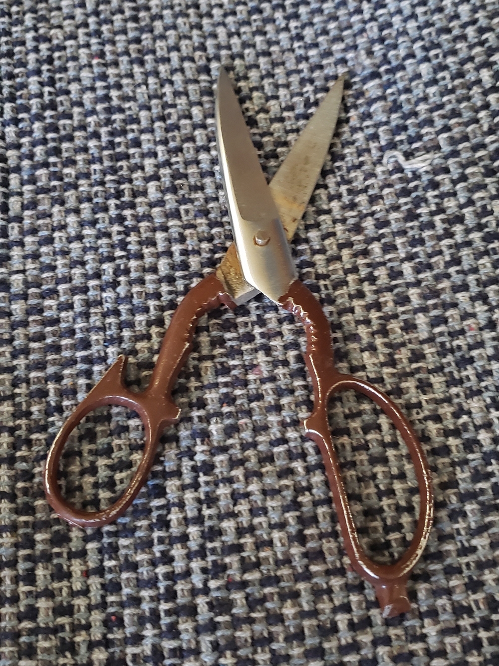Source Unknown Brown-Handled Grooming Scissors with Silver Blades